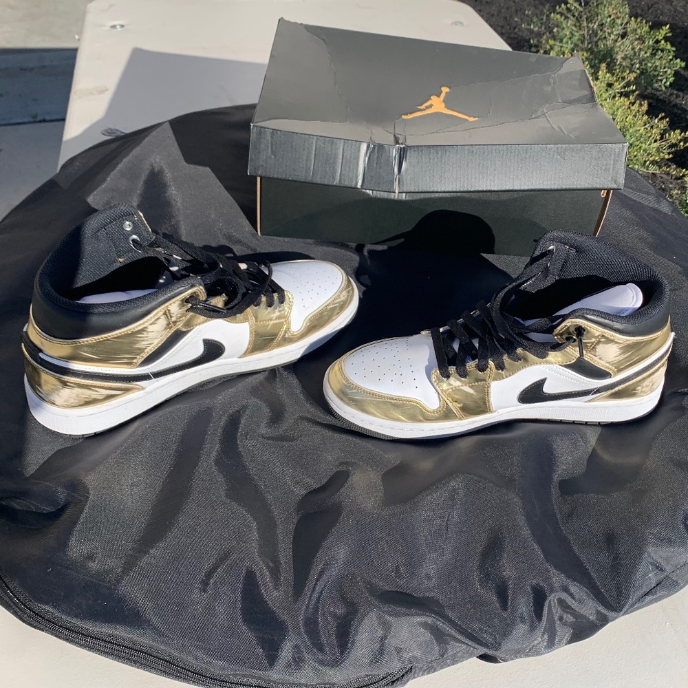 AIR JORDAN 1 MID SE "Metallic Gold"